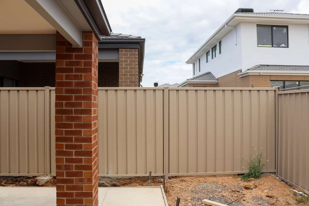 What Are My Rights When My Neighbor Owns the Wall I Want to Paint Plymouth?
