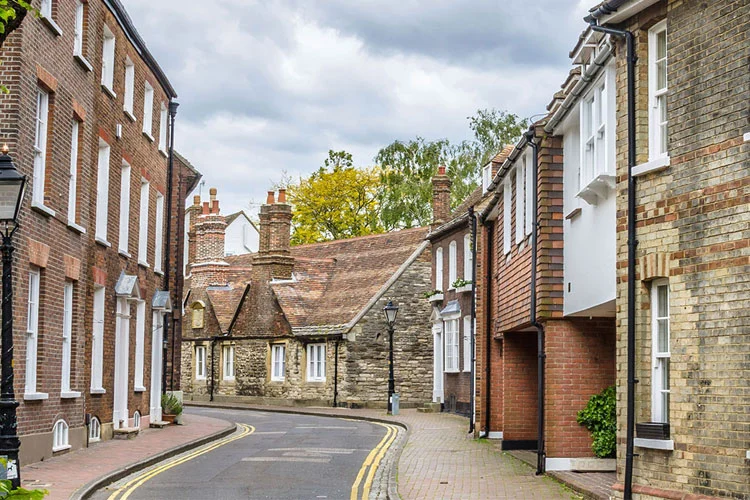 Choosing a qualified Surveyor Plymouth with expert tips for property